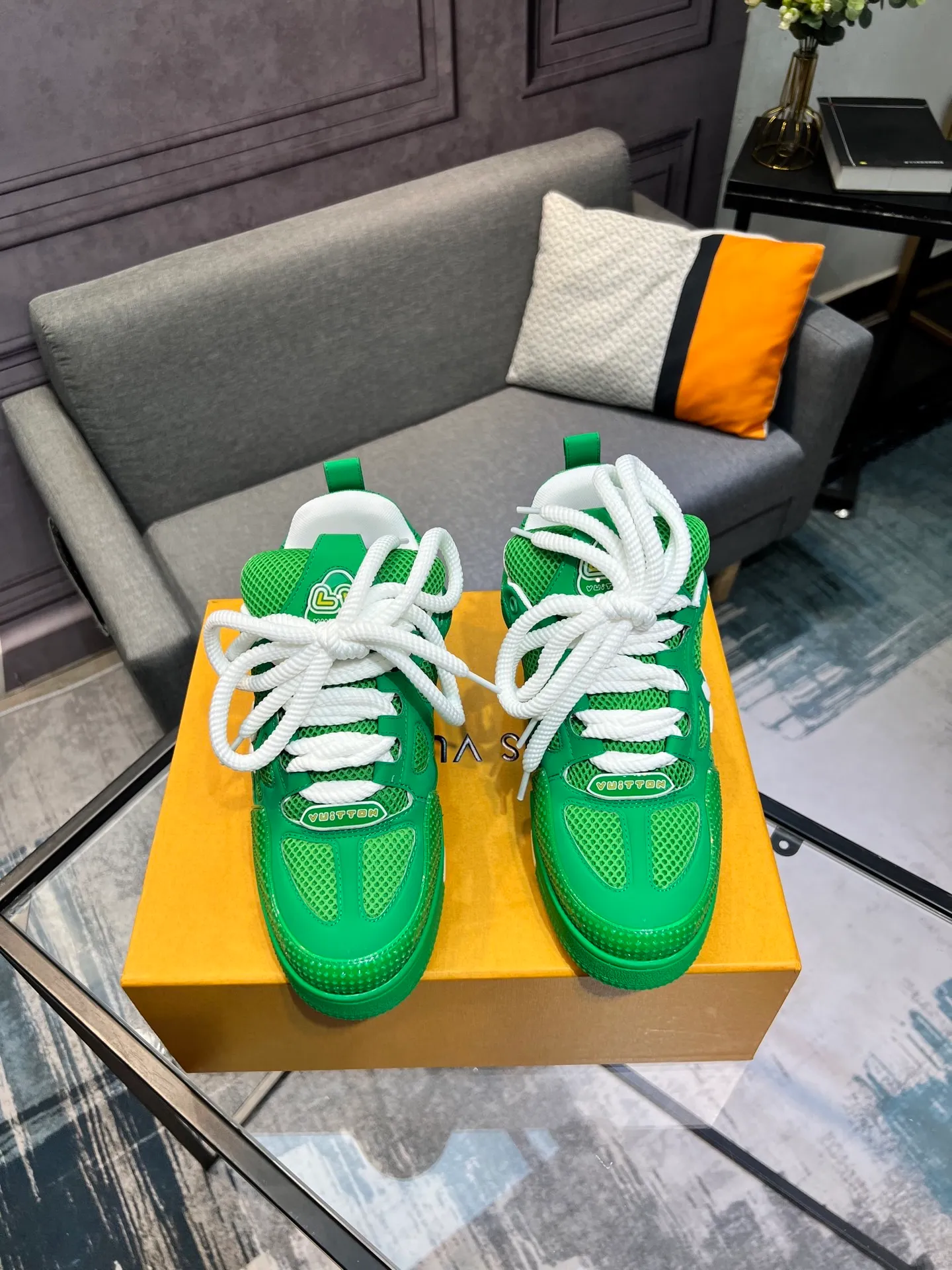 Men's men's shoes💰800 LV top version new style purchasing quality LV~Louis Vuitton LV TRAINER's best-looking sneakers, donkey brand strongly promotes new products, official website limited edition retro basketball sneakers! Both high-top and low-top models spent money to purchase 1:1 accurate reproductions of the originals. The details are invincible and full of sincerity. The imported custom-made original cowhide leather is the same as the original package. The details are 100% restored. The private model customizes the original one-piece TPU outsole. It is different from other brands. Without the original version, this effect cannot be achieved!                Men's and women's models 35-40 39-45 (46 is custom-made and cannot be returned or exchanged)